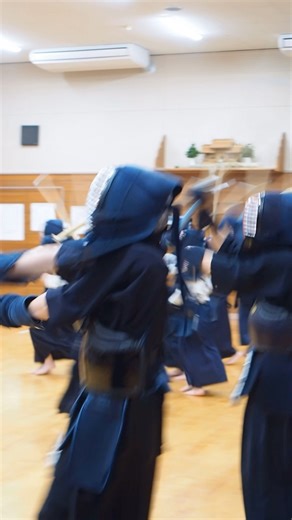 Ibaraki Junior Kendo Team is one of the strongest youth Dojo in Japan. The Dojo was created from the ground up by Amagai Masumi and has raised many strong students. They all train together, from five-year-olds to fifteen-year-old junior high school students. The older children are not only good at kendo, but also have learned to be kind and take care of the little ones. That is the teacher's goal. Emphasizing human development and lifelong kendo rather than strength. @ibashogram | Kendo Jidai In