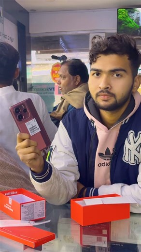 Cell Point® on Instagram: "Happiest cellpoint family ❤️ @cellpoint___ iss se sasta kahi nahin 😉 …… …. … #love #cellpoint___ #trending #instagood #unboxing techreview customerexperience cp thekicksass"