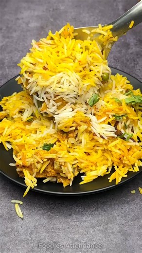 Foodies Attendance on Instagram: "वेज बिरयानी घर बनाएं बिल्कुल आसानी से Veg Biryani Recipe Ingredients सामग्री गाजर Carrot - 1/2 शिमला मिर्च Capsicum - 1 आलू Potato - 1 प्याज Onion - 1 मटर Pea - 1/2 Bowl फुल गोभी Cauliflower - 1 Bowl फली Beans - 1/2 Bowl टमाटर Tomato - 1 हरी मिर्च Green Chilli - 4 to 5 नमक Salt - 1.5 tsp कश्मीरी लाल मिर्च Kashmiri Red Chilli - 1 tsp हल्दी Turmeric - 1 tsp धनिया पाउडर Coriander Powder - 1 tsp गरम मसाला Garam Masala - 1 tsp अमचूर Amchur - 1 tsp हींग Asafoetida - 1