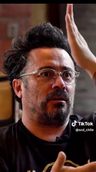 🎶✨ Un homenaje al gran Tommy Rey y su legado musical 📀🎤 Revive la historia de la icónica Sonora de Tommy Rey con el microdocumental de SCD, un tributo a su talento y trayectoria, realizado el año pasado en honor a su reconocimiento como Figura Fundamental de la Música Chilena. 🎺🎶 Grandes voces como Pablo Ilabaca, Pablo Aguilera, Rodrigo Medel (Tomo Como Rey), Joe Vasconcellos, Miguel Barriga y Juanito Ayala relatan el impacto de esta legendaria agrupación en la música y la cultura popular. 