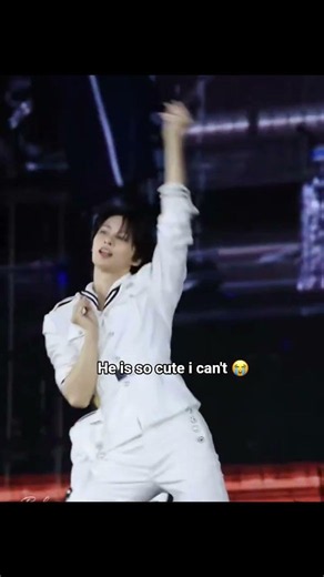 Wen junhui the real cat 😭🤚. #trending #carat #seventeen #junhui