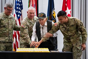 100-year-old veteran, 25-year-old lieutenant celebrate US Army's birthday with cake cutting