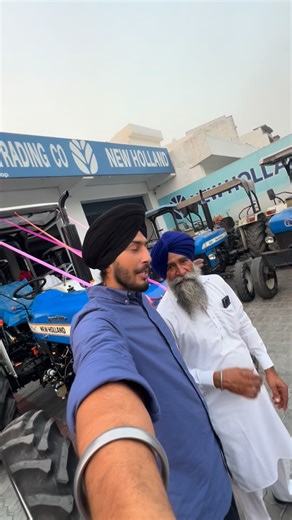 Hartez Maan on Instagram: "Bapu nu laata 😒 .. .. #viralreelsvideo❤️ #ᴠɪʀᴀʟʀᴇᴇʟ #viralreelsinstagram❤️👍 #virałreel #trendingnow #trendingaudio #trendy #funnyvideos #funnymemes #funnyreel"