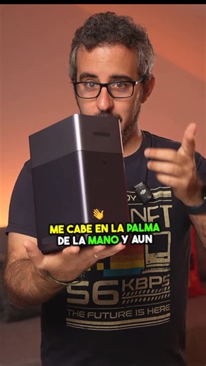 Carlos Cordero | Un loco y su tecnología on Instagram: "Ya no hay excusa… Tu propio NAS sin complicaciones Este pequeñín de UGREEN cuesta poco más de 200 €, y con él puedes montarte tu propia nube personal en casa, sin cuotas, sin complicarte y bajo tu control. Guarda tus fotos, tus documentos, tus pelis, y olvídate de pagar por Google Drive o iCloud todos los meses. Lo he estado probando y, sinceramente, me ha sorprendido lo fácil que es ponerlo en marcha. UGREEN DH2300, un NAS pensado para pri