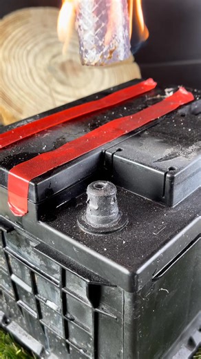 Mechanic develops a genius trick to secure a battery cable #LifeHacks #CarTips #MechanicHacks | Hacks By David