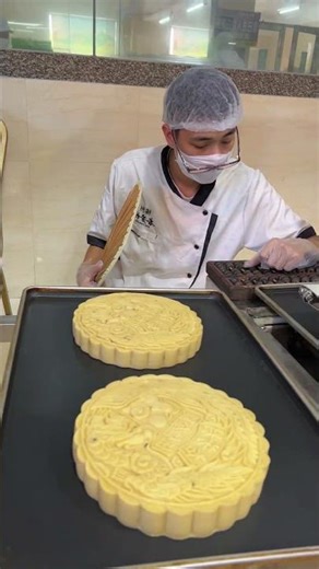 Laughter Rising with the Oven Heat #baking #chineseburger#mooncake