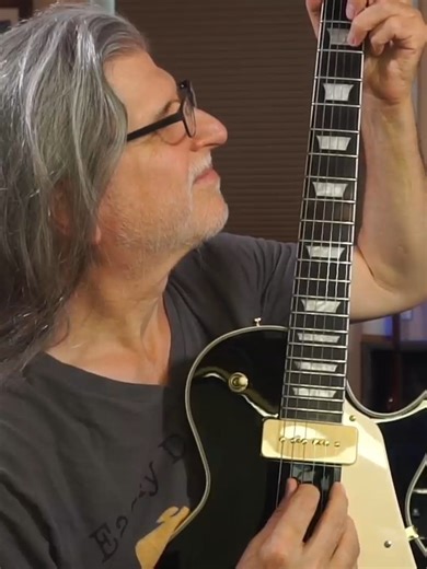 One of the GREATEST Southern Rock Riffs. What's your favorite? Lynyrd Skynyrd had some great guitar intros. This is one of their best. The Needle and the Spoon from their album Second Helping. #guitarlesson#easyguitarlesson #guitarriff #classicrockguitar #lynyrdskynyrd #garyrossington #allencollins #edking #gimmethreesteps