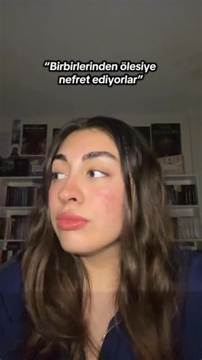 Azra on Instagram: "Asla okumam en nefret ettiğim🤡 bu arada ikinci kadın derken biri varken ikinci olarak var olan hani aralarını bozmaya çalışan değil direkt başrol erkeğin ikisini de idare ettiği kurgulardan bahsediyorum…"