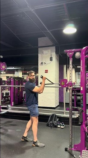 How to do face pulls with a rope on a cable machine