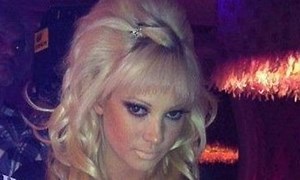 Η Τζούλια Αλεξανδράτου και πάλι με ...σαμπάνια!