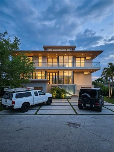 Modern House Evolution: Construction Timelapse