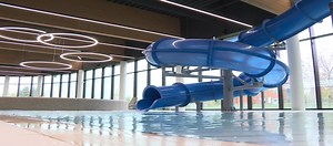 Naujojoje Akmenėje duris atvėrė modernus baseinas: tikisi pritraukti ne tik moksleivius, bet ir latvius