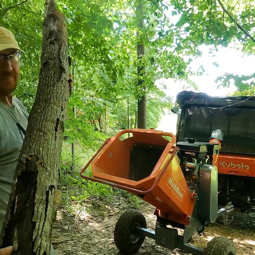 🚀 MechMaxx P4206 Wood Chipper makes light work of tough branches and is built for long-term performance.🌲 🔍6 inch E-start DUCAR 420cc 15hp Gasoline Engine Powered Drum Wood Chipper, P4206 Engine: DUCAR DH420E Max. Chipping Dia.: 6 in Displacement/HP: 420 cc; 15 HP Starting: E-Start Roller: 13.8 in Wheel: 19×7.00-8 Tubeless Wheel Base: 48 in Discharge Chute: 360 Degree Rotating Machine Warranty: 2 Years Engine Warranty: 2 Years 🚚 Free shipping from 4 warehouses in LA, NJ, IL, TX🚀 Buy Now 👇 