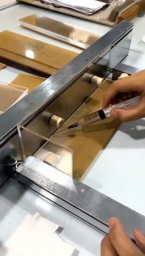 Immersive viewing of acrylic box bonding