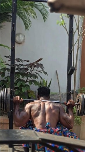 Heavy squats on Monday.After this…the week doesn’t stand a chance. #bodybuilding #motivation