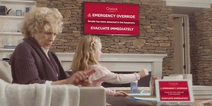 緊急事態よ！ 家中のスマホやタブレットをアラートで埋めつくすWi-Fiルーター