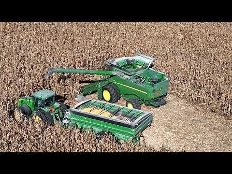 Harvesting (Combining) Corn in Southeast Iowa. 2023