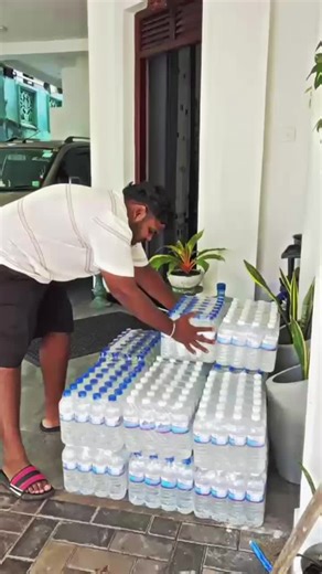 *මහ රෑ තිස්සේ බොන්න වතුර ටිකක් හොයන තරමට මිනිස්සු අසරණ වෙලා , පුළුවන් උපරිම කරා 🙏* #srilanka #ganwathura @යකා CREW SQUAD OFFICIAL TM @HyperSquad_Fan_Page