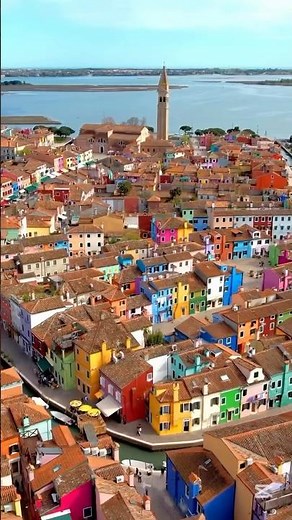 Exploring Burano: Venice’s Vibrant Island Escape