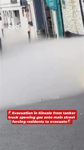 🚨KINSALE EVACUATION 🚨 A tanker truck has spewed gas onto a busy street in Kinsale in the last hour, forcing residents and businesses to evacuate A number of locals have been moved to safety to The Old Bank Hotel with staff at The Blue Haven sent home More on this evolving story on The Neil Prendeville Show now 📻 | Cork's Red FM
