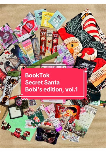 Време е голямото разопаковане на подаръци да започне ❤️ @Em 🐉✨🔥 организира една страхотна инициатива- размяна на подаръци за Коледа в Букток обществото. Ние с радост се включихме и е крайно време да споделим с вас радостта от нашите подаръци ❤️ Първият подарък, който пристигна за Боби е от @Росица ❤️ Изгледайте цялото видео, за да видите колко прекрасни неща получих ❤️ Безкрайно много благодаря за жеста, Роси ❤️ Скъпа Ем, на теб също благодаря от сърце не само за тази инициатива, но и за всичк