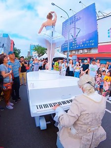 881K views · 44K reactions | 大家快點來‼️台南海安路現在夢幻上映 #2019臺南街頭藝術節 盛大舉行 ...