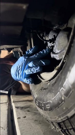 MGB Brake Bleeding Made Easy: DIY Guide for 1974 MGB Owners with Pro Tips! #carrestoration #diy