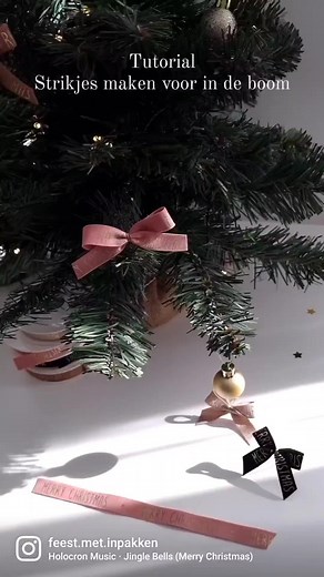 •°Tutorial°• Strikjes maken voor in de boom. In een handomdraai maak je deze te gekke strikjes van lint. Voor je het weet, hangt heel de boom vol..want als je de smaak eenmaal te pakken hebt... 😜 Heb je ze na het zien van deze turorial gemaakt, laat je me dan het resultaat zien? Lint @eps_veenendaal #inpakpapier #cadeaupapier #gift #cadeau #inpakinspiratie #swap #feest #geschenke #inpakkeniseenfeestje #inpakken #kerstmis #xmas #christmas #kerst #feestdagen #giftwrapping #oosterhoutnb #wrappingp