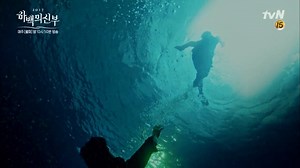 [VID] Bride Of The Water God EP.16 End Spoilers สรุปก็คือ เรื่องราวทั้งหมดที่โซอาเข้าใจผิดว่าพ่อทิ้งไปนั้นผิดหมด....... พ่อเป็นคนกระโดดลงไปช่วยโซอาให้รอดตาย... แล้วพ่อโซอาก็จมอยู่ใต้น้ำมีพลังเทพกันน้ำไว้ไม่ให้เปื่อย คือพีคคมากจริงๆค่ะ 😭 ร้องไห้กับฉากนี้จริงๆ | Nam Joo Hyuk - 남주혁 Thailand