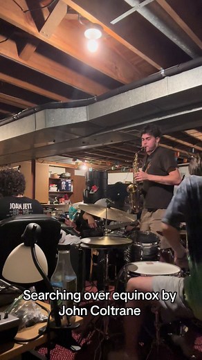 Some nice basment jams this weekend! Heres a clip of me blowing over equinox by John Coltrane! - - - - - - #sax #alto #jazz #band #searching #solo #practice