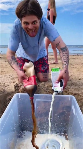 The Best Beach Prank Ever! 😂🌊 #prank