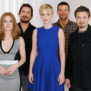 Jennifer Lawrence Stuns in Blue at American Hustle Photo Call