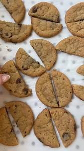 I didn’t eat, I ATE taco teusday 🌮 this basic reel will show you how to make the most amazing tacos from cookies using freshly baked cookies, ice cream, sprinkles, and chocolate 🤤🤤🤤 | EatPastry
