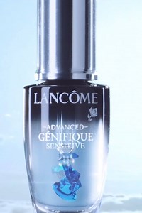 In one click, unleash 98% pure anti-oxidants (Ferulic Acid & Vitamin E) into a potent serum base rich in probiotic extracts, to soothe dryness, redness, itching and roughness: bit.ly/AdvancedGénifiqueSensitive | Lancôme