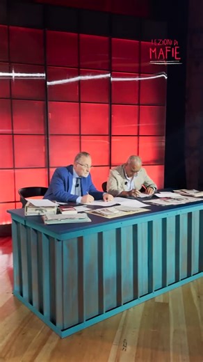 Ti sei perso il primo appuntamento con “Lezioni di Mafie”? 👉 Rivedi la puntata su La7.it (link in bio). #LezioniDiMafie #NicolaGratteri #La7 | Lezioni di Mafie