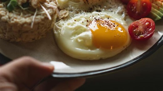 ¿Amarillo pálido o uno más anaranjado? Esto significa el color de la yema de huevo (y sí, hay diferencias)
