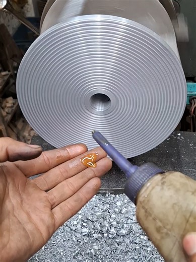 Lubrication is very important in metals #mechanical #engineering #lathe #shorts #diy #project #iron #threads #tools