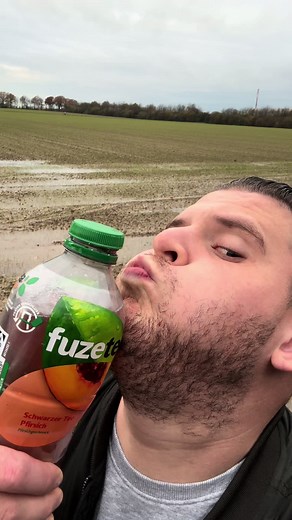 Hızlı İçme Yarışması: Soğuk İçecek Chugging