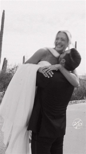 All in the details!✨🌵🪩 Content: @got.hitched #arizonabride #couple #amandapaigeevents