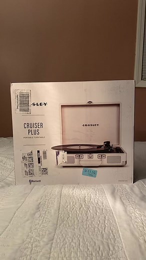 unbox and set up my new crosley record player w me 🪩🌷🫶🏼 #unboxing #crosleyrecordplayer #vinyltok #vinylrecords #abba #record #aesthetic