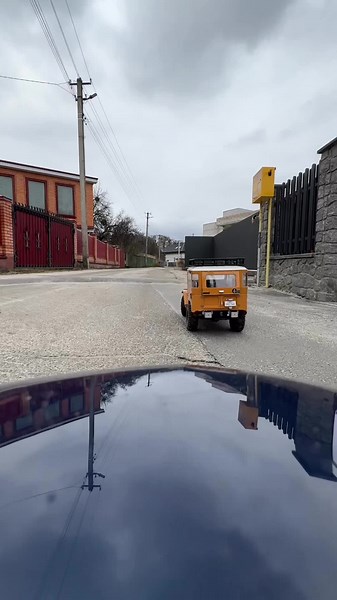 Великі хлопці теж люблять маленькі машинки👀😎 Хоча не такі вже маленькі 😅 • Atlas 4x4 1:10 15500 грн • Toyota Land Cruiser FJ40 4x4 1:10 19500 грн Ідеальний подарунок 🎁 #подарунок #ідеїдляподарунку #іграшкидлядітей #подарунокчоловіку #rccar #crawler #fms #traxxas #fpv #toyota