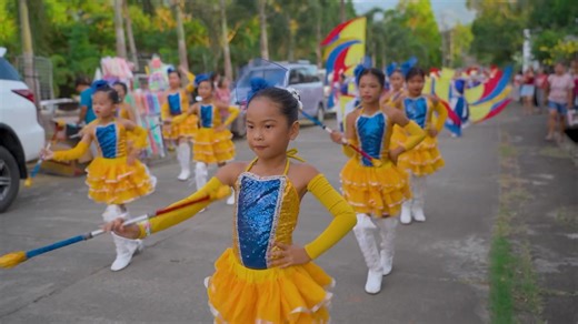 𝐖𝐀𝐓𝐂𝐇 | As the lights shimmered, the Giant Christmas Tree lit up Banna—a dazzling symbol of faith, resilience, and the triumphs of the Bannatiran people. Truly, the spirit of Christmas shines brightest when we are together. ✨ Relive the magic of a night to remember in Banna with the Ceremonial Lighting of the Giant Christmas Tree, held on December 16, 2025. “Naragsak, Nakaramrambak—kastoy ti Paskua mi, ditoy ili a Banna.” 🎄 🎥 : Jerry Photography #PaskuamidituyBanna #LGUBanna | LGU Banna