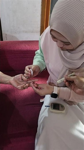 Nesco MultiCheck GCU 3 - self-testing blood sugar, uric acid, and cholesterol tester