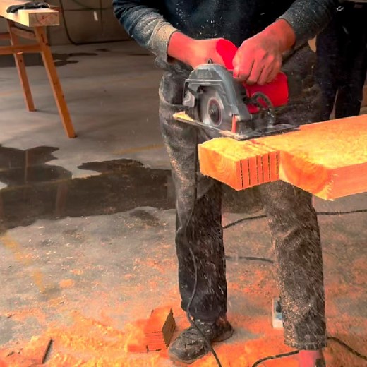 Today, I'll take you on a tour of my factory. Our factory mainly produces hardware, machinery and electrical tools, including electric drills, electric saws, electric hammers, lawn mowers, grinding machines, and many more. Feel free to ask me any questions. | Xuhang New Energy Electric Bicycle