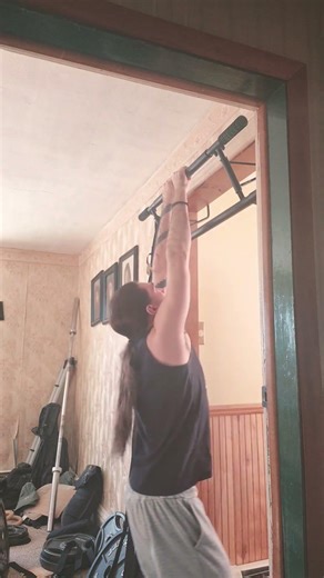 bodyweight speed high pull close grip pull ups practice