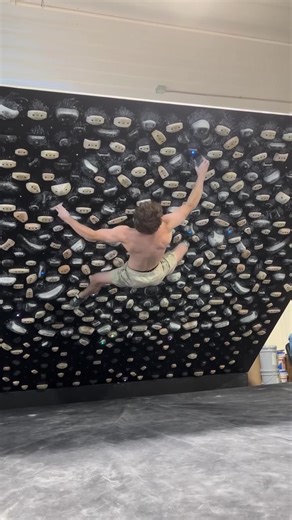 Cognitive Contortion: Mastering Bouldering Techniques