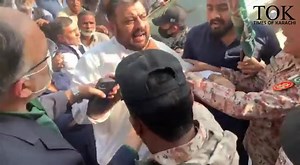 BREAKING: PML-N leaders try to inaugurate Karachi's Green Line Bus project. Rangers and police stopped PMLN leader Ahsan Iqbal and party workers from entering the green line's corridor. #TOKAlert | The Times of Karachi