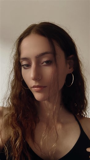 Kayla - Model Coach on Instagram: "Binging and then trying to “run it off” isn’t discipline. It’s your body stuck in a stress loop. You eat because you’re overwhelmed, exhausted, or restricted… Then you punish your body with cardio to make up for it. What actually happens? Your nervous system stays on high alert. Cortisol stays elevated. Hunger cues get louder, not quieter. Your body doesn’t learn safety - it learns panic. This cycle doesn’t make you leaner, more controlled, or more “together.” 