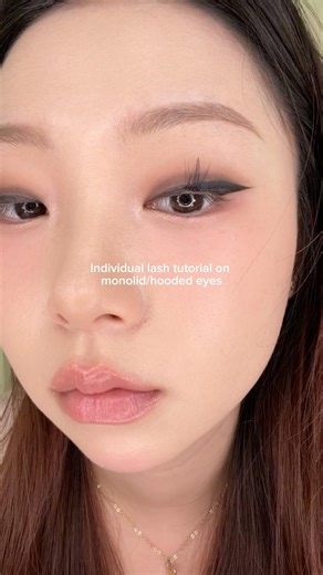 Individual lash tutorial for monolids and hooded eyes🙂‍↕️💛 it was a struggle. #clusters #relatable