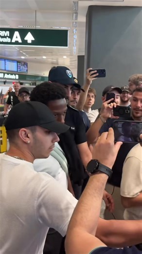 9.6K views · 366 reactions | JONATHAN DAVID IS HERE ⚪️⚫️ | Juventus - Juvefc.com | Facebook